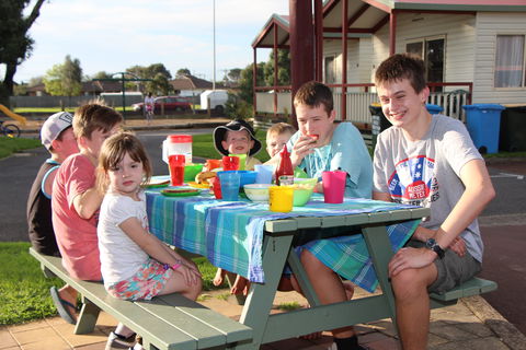 Warrnambool Holiday Park And Motel - Accommodation Cooktown 0