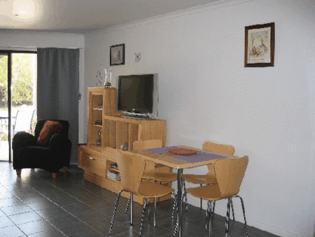 Wrens On Glenelg - Accommodation Cooktown 3