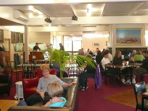 Mallacoota Hotel Motel - Accommodation Cooktown 6