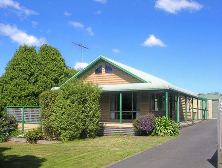 Black Dolphin Seaside Cottage - Accommodation Cooktown 0