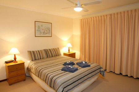 Black Dolphin Seaside Cottage - Accommodation Cooktown 1