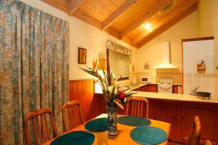 Black Dolphin Seaside Cottage - Accommodation Cooktown 4
