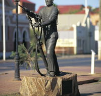 Miners Monument - Accommodation Cooktown