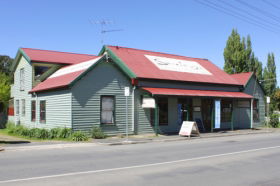 Stanley's Studio And Gallery - Fine Art And Craft - Accommodation Cooktown 0