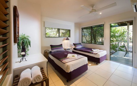 The Retreat Beach Houses - Accommodation Cooktown 7