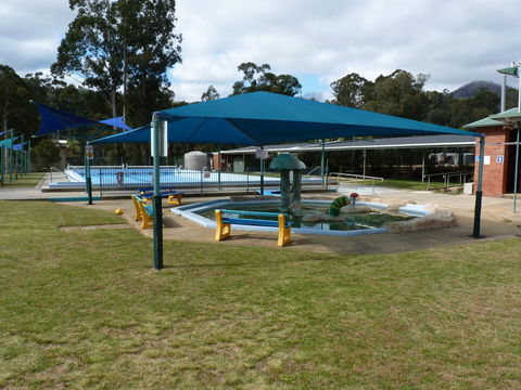 Marysville Outdoor Swimming Pool - Accommodation Cooktown 2