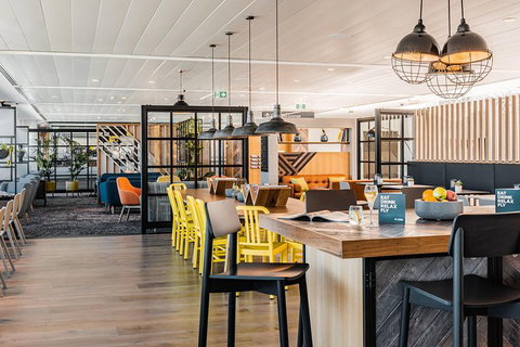 Brisbane Airport - My Lounge - Accommodation Cooktown 0