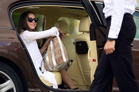 Adelaide Airport (ADL) To City Center To Airport - Private Transfer - Accommodation Cooktown 1