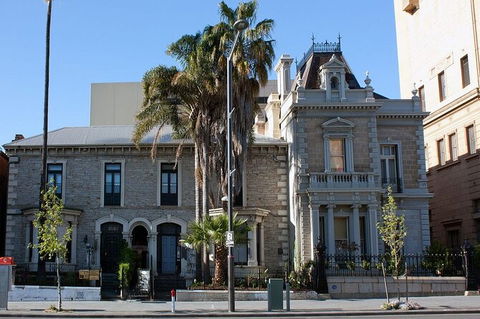 Adelaide Airport Transfers : Adelaide City To Airport ADL In Luxury Van - Accommodation Cooktown 3