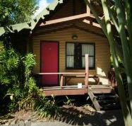 Magnum's Backpackers Bar - Accommodation Cooktown