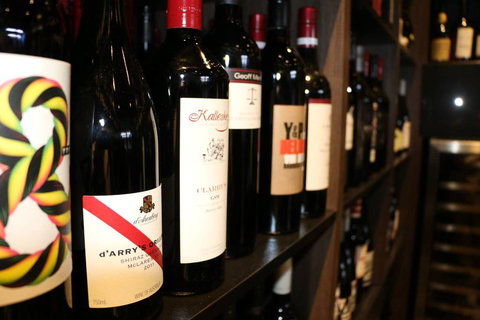 V -wall Tavern Blue Water Brasserie - Accommodation Cooktown 2