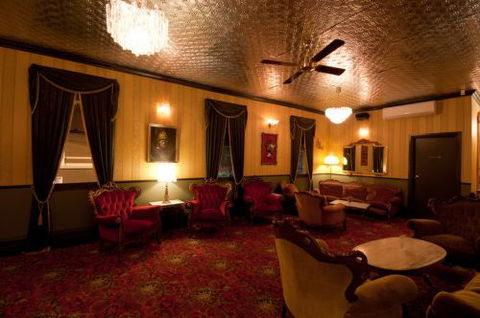 Back Bar Cocktail Lounge & Function Venue - Accommodation Cooktown 3