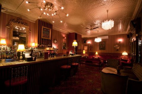 Back Bar Cocktail Lounge & Function Venue - Accommodation Cooktown 4