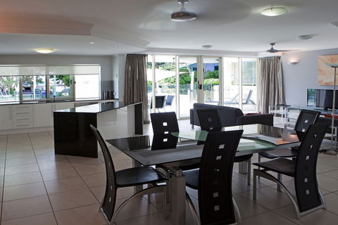 Waters Edge Apartments Cairns - Accommodation Cooktown 3