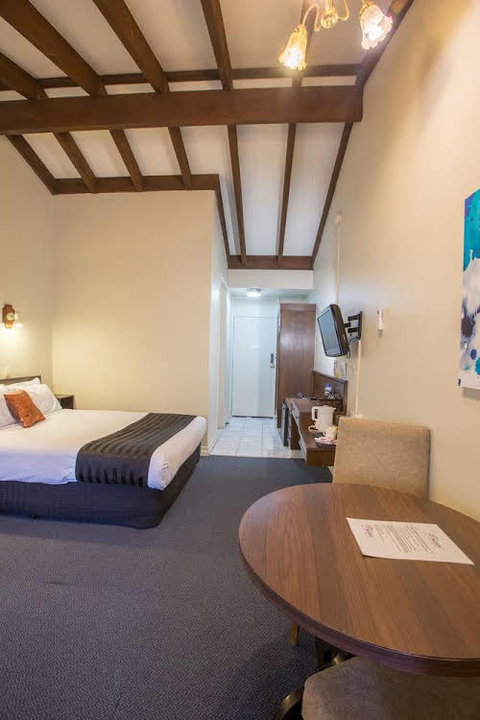 Econo Lodge Hacienda International - Accommodation Cooktown 4