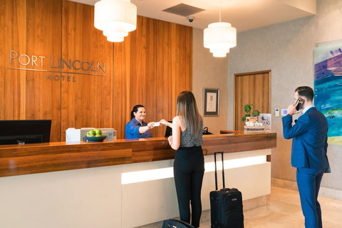 The Port Lincoln Hotel - Accommodation Cooktown 4