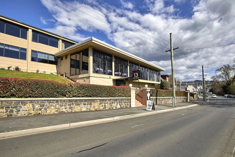 Commodore Regent - Accommodation Cooktown 2