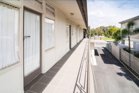 Golden Shores Airport Motel - Accommodation Cooktown 1