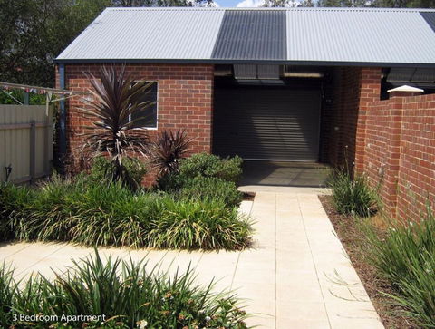 Charles Sturt Suites & Apartments - Accommodation Cooktown 1