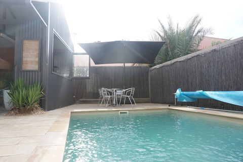 Charles Sturt Suites & Apartments - Accommodation Cooktown 4