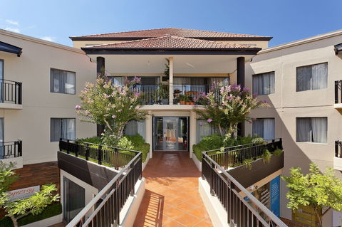 Astra Apartments - The Griffin - Accommodation Cooktown 0