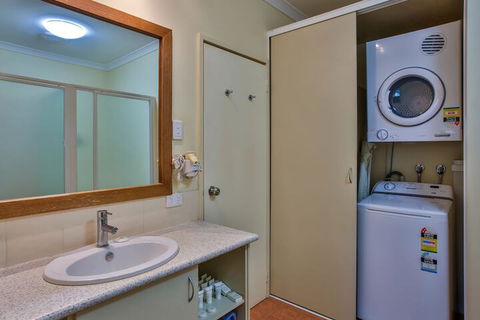 Kimberley Hotel Halls Creek - Accommodation Cooktown 7