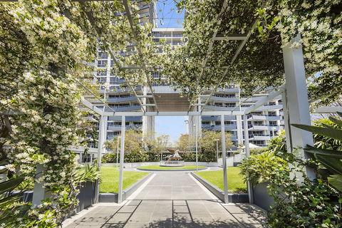 Meriton Suites Broadbeach, Gold Coast - Accommodation Cooktown 3