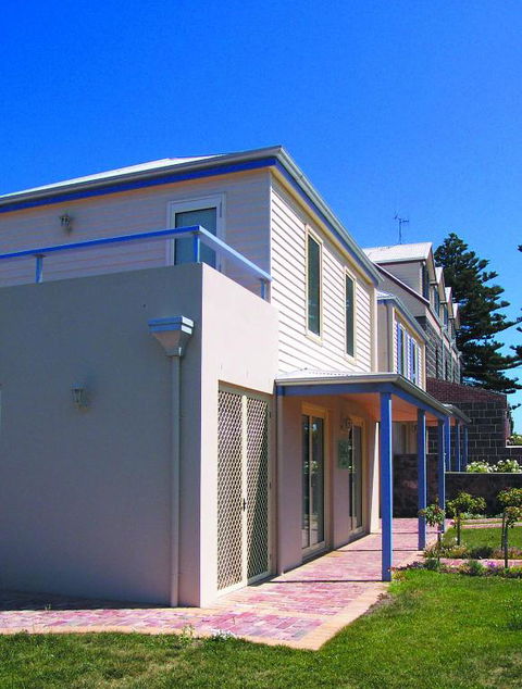 Dockside Waterfront Indulgence - Accommodation Cooktown 3