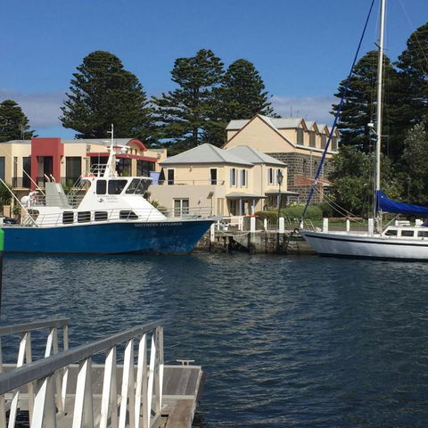 Dockside Waterfront Indulgence - Accommodation Cooktown 2