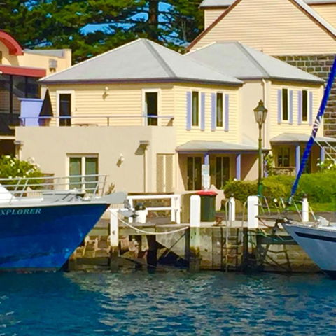 Dockside Waterfront Indulgence - Accommodation Cooktown 5