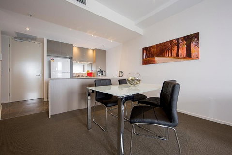 Accommodate Canberra Manhattan On The Park - Accommodation Cooktown 6