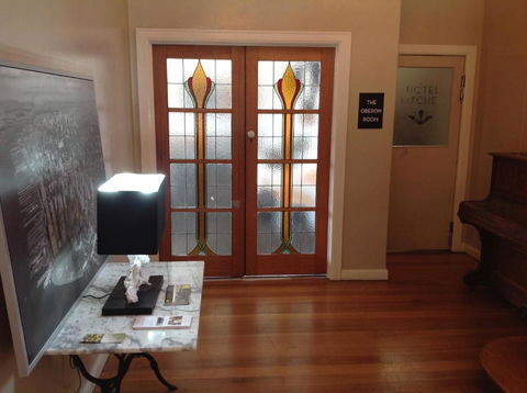 Fish Creek Hotel - Accommodation Cooktown 1