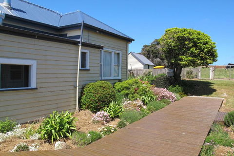 Beths Cottage Roaring 40s - Accommodation Cooktown 3