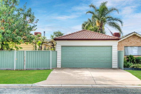 Ayr House Echuca Holiday Homes - Accommodation Cooktown 5