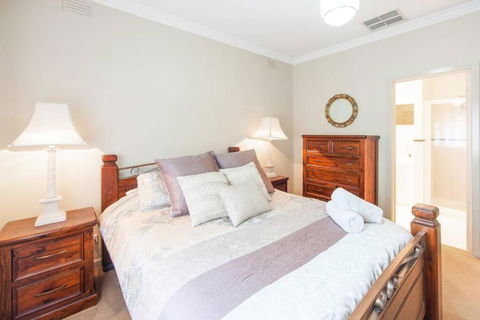 Ayr House Echuca Holiday Homes - Accommodation Cooktown 3