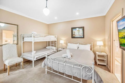 Ayr House Echuca Holiday Homes - Accommodation Cooktown 6