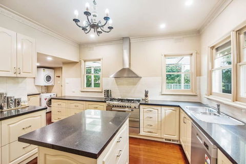 Ayr House Echuca Holiday Homes - Accommodation Cooktown 4