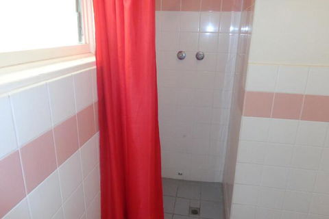 Adelaide Backpackers Travellers Inn - Accommodation Cooktown 3