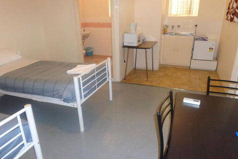 Adelaide Backpackers Travellers Inn - Accommodation Cooktown 6