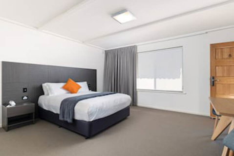 Mick O'Shea's - Accommodation Cooktown 0
