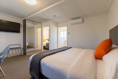 Mick O'Shea's - Accommodation Cooktown 5