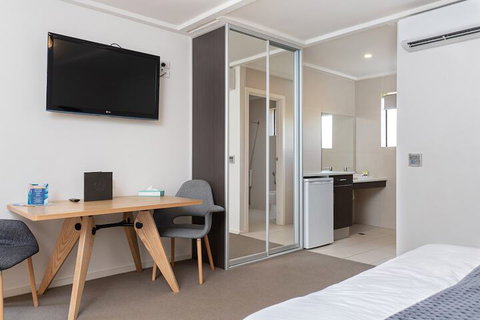 Mick O'Shea's - Accommodation Cooktown 4