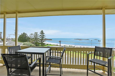 The Dolphins Beachfront Apartments - Accommodation Cooktown 3