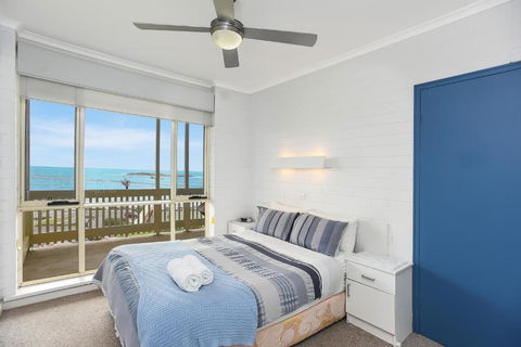 The Dolphins Beachfront Apartments - Accommodation Cooktown 1