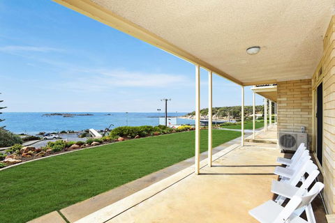 The Dolphins Beachfront Apartments - Accommodation Cooktown 2