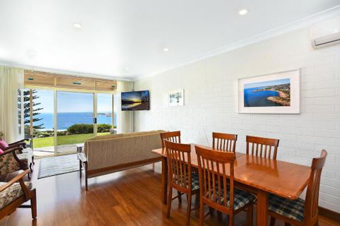 The Dolphins Beachfront Apartments - Accommodation Cooktown 5