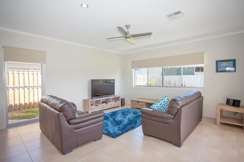 Petrie Beach Holiday Home - Accommodation Cooktown 1