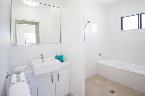Petrie Beach Holiday Home - Accommodation Cooktown 6