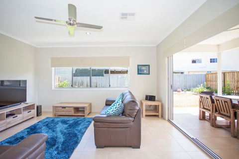 Petrie Beach Holiday Home - Accommodation Cooktown 5