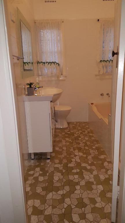 King Cottage - Accommodation Cooktown 4